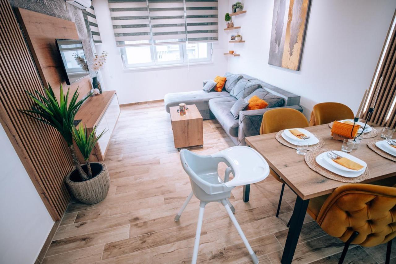 Apartman Lux-Besplatno Koriscenje Zasebne Garaze Sremska Mitrovica Exterior foto
