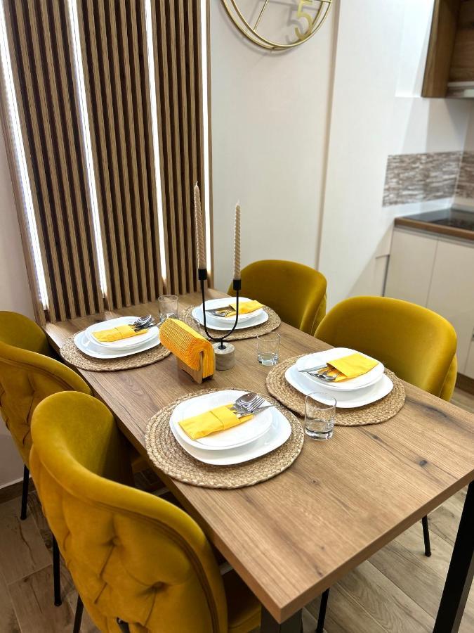 Apartman Lux-Besplatno Koriscenje Zasebne Garaze Sremska Mitrovica Exterior foto