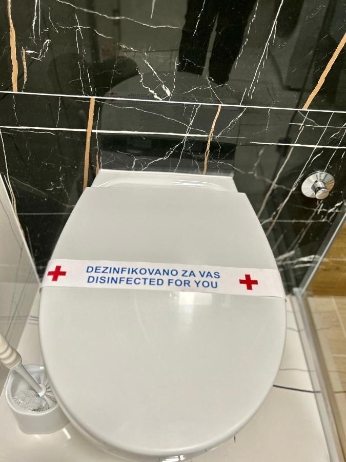 Apartman Lux-Besplatno Koriscenje Zasebne Garaze Sremska Mitrovica Exterior foto