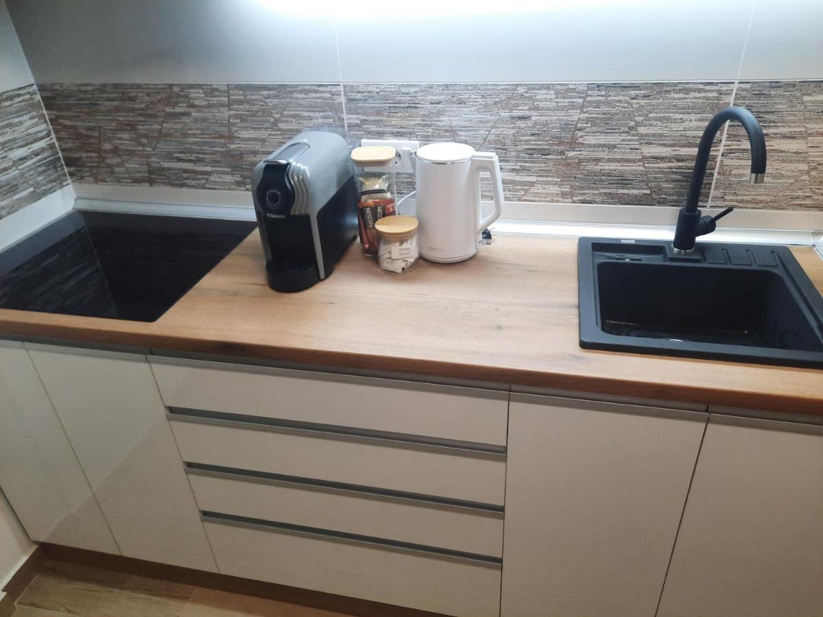 Apartman Lux-Besplatno Koriscenje Zasebne Garaze Sremska Mitrovica Exterior foto