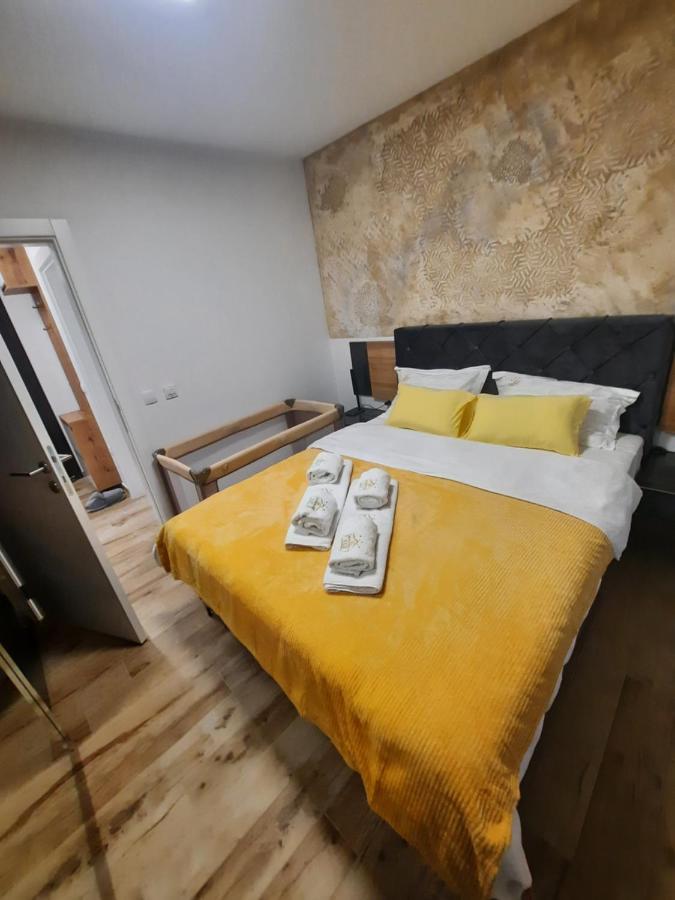 Apartman Lux-Besplatno Koriscenje Zasebne Garaze Sremska Mitrovica Exterior foto